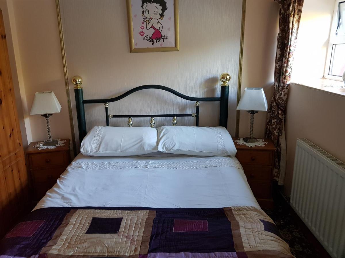 Prince Of Wales Inn Rhymney エクステリア 写真