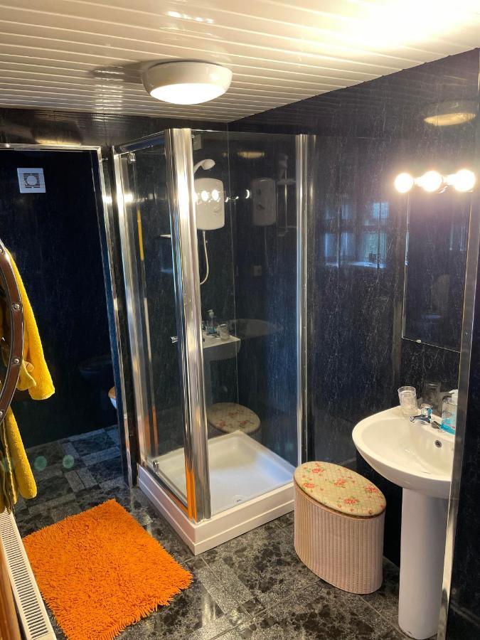 Prince Of Wales Inn Rhymney エクステリア 写真