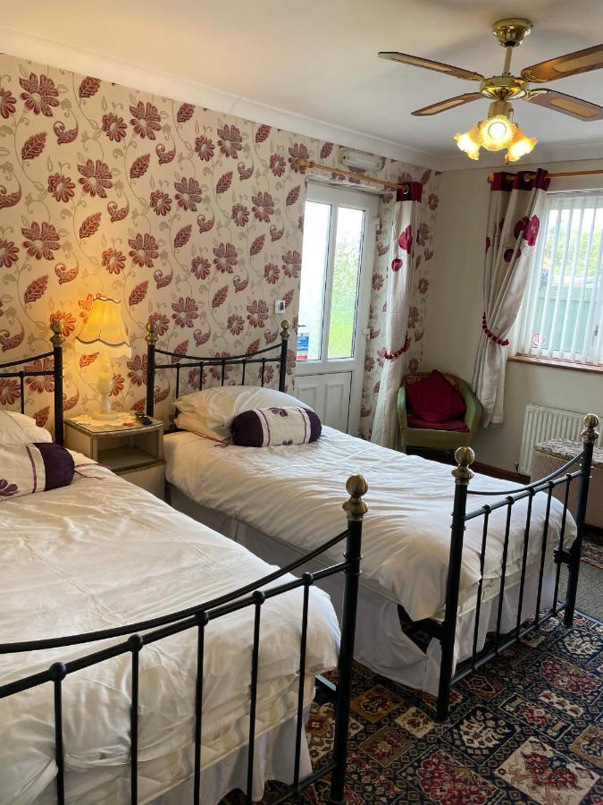 Prince Of Wales Inn Rhymney エクステリア 写真