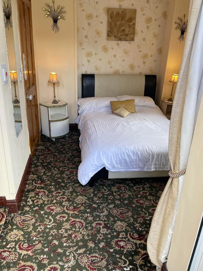 Prince Of Wales Inn Rhymney エクステリア 写真