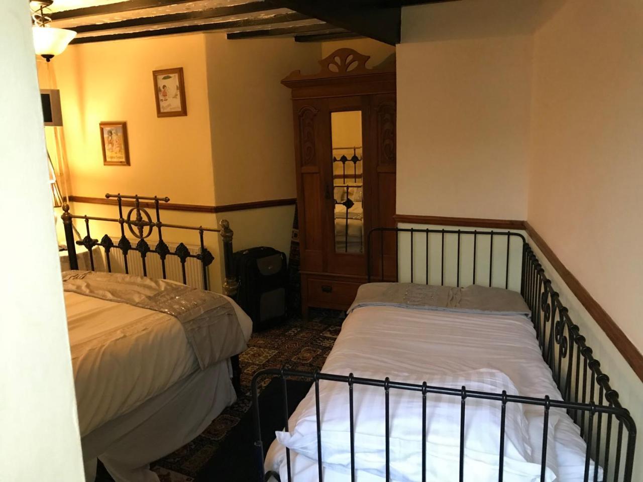 Prince Of Wales Inn Rhymney エクステリア 写真