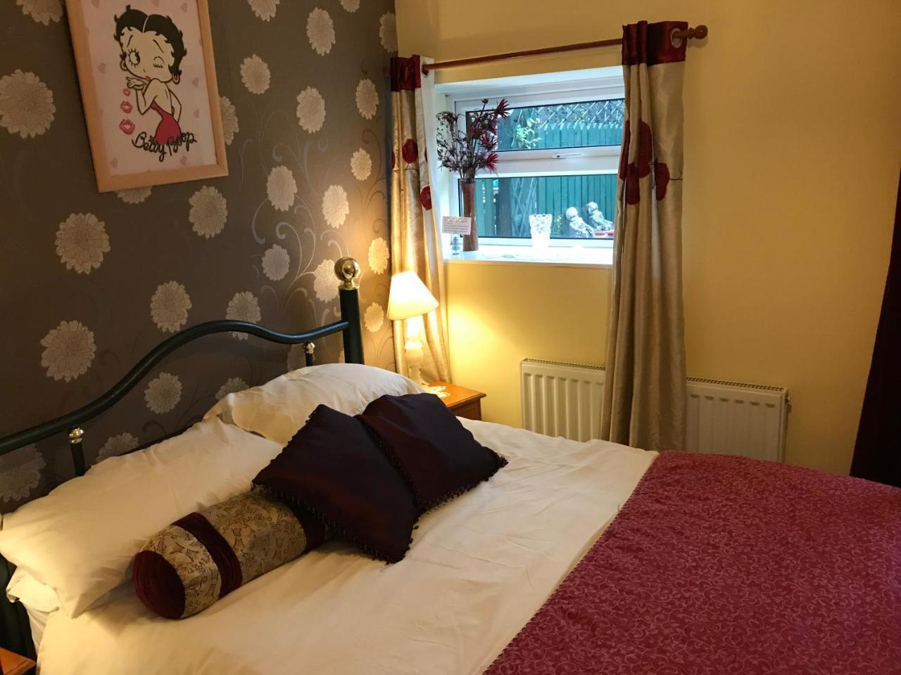 Prince Of Wales Inn Rhymney エクステリア 写真