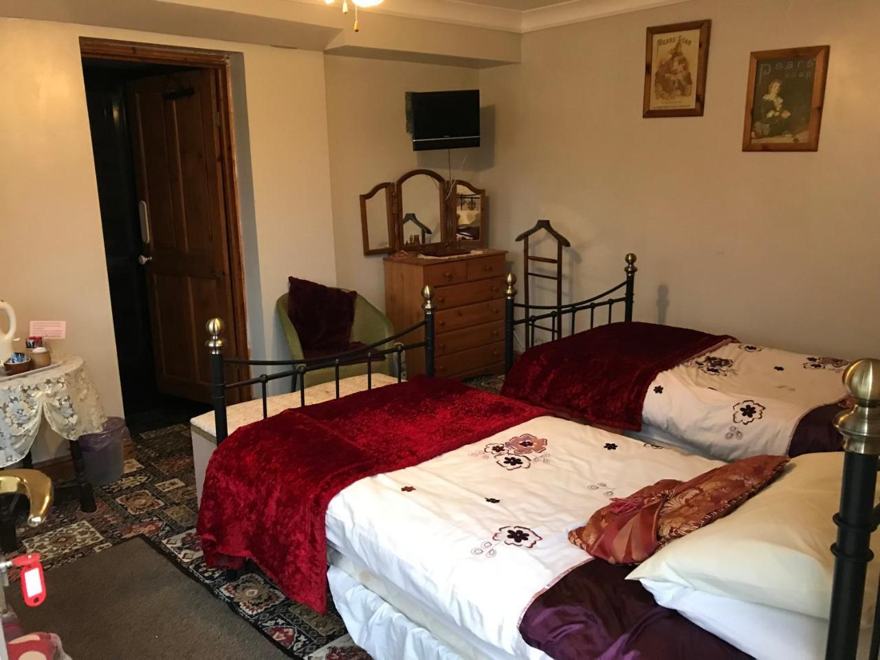 Prince Of Wales Inn Rhymney エクステリア 写真