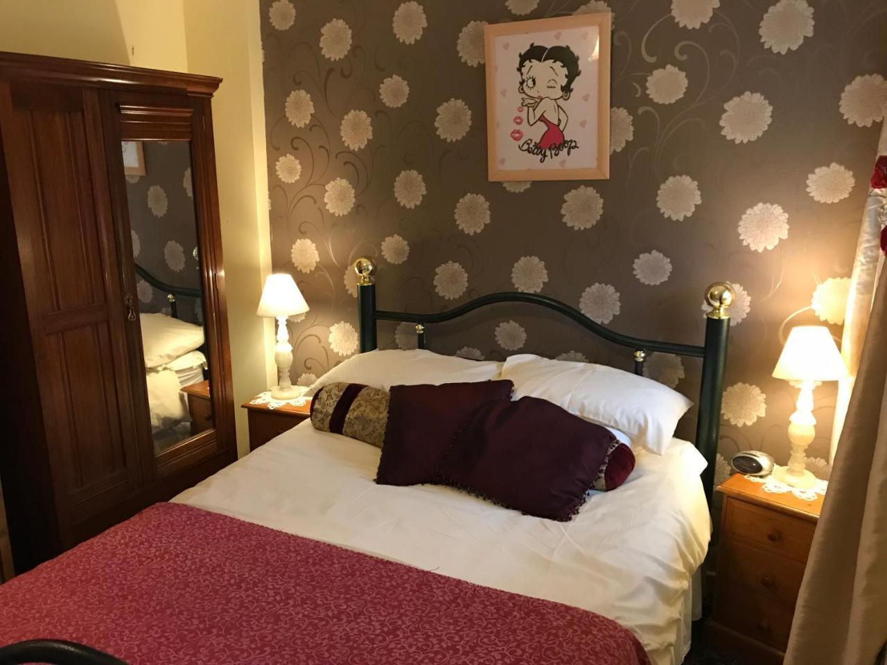 Prince Of Wales Inn Rhymney エクステリア 写真